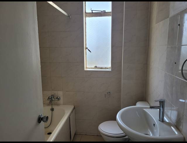 2 BEDROOM FLAT TO LET IN MORNINGSIDE